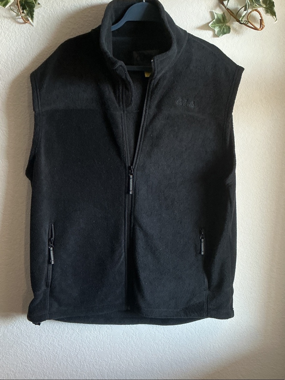 Cabela's Black Men's Fleece Vest with Zipper Pockets